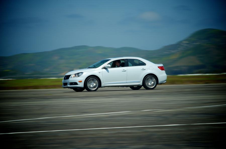  Suzuki Kizashi Sport 2011 года  (фото 31 из 63)